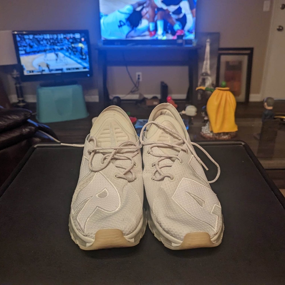 Nike - Picture 3 of 3